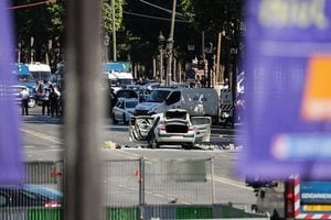 巴黎香榭麗舍大街炸藥車襲警 疑犯死亡
