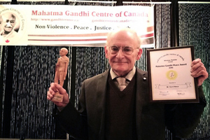 調查中共強摘器官 麥塔斯獲「甘地和平獎」
