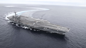 美軍航母展示海上飄移 高速轉彎顯機動性