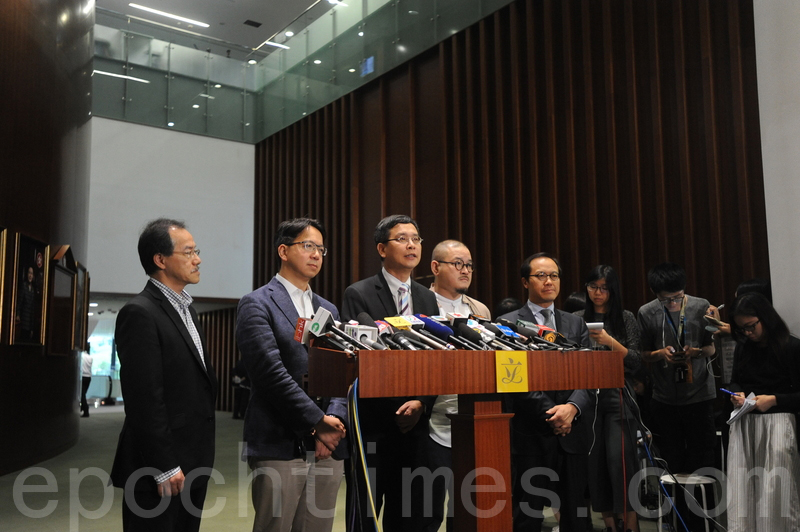 多名民主派議員都表示，反對任命蔡若蓮為教局副局長。（藍小鳳/大紀元）