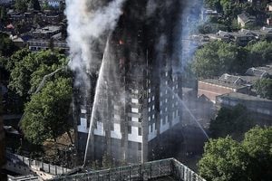 倫敦大火敲警鐘 另五棟樓四千人被疏散