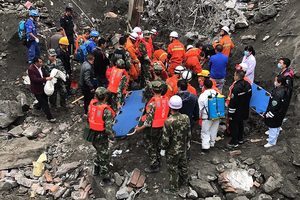 四川山體垮塌 挖出15具遺體 118人失聯