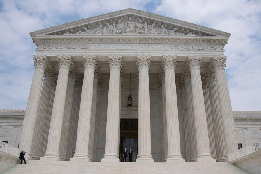 6月26日，美國最高法院宣佈，維持特朗普政府大部份旅行禁令。（JIM LO SCALZO/AFP/Getty Images）