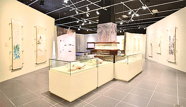 展覽展出115組饒宗頤教授從敦煌經卷、壁畫和出土文物啟發而創作的藝術作品。（政府新聞處）