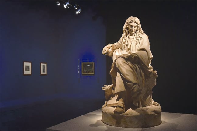 圖為皮埃爾‧朱利安大理石雕塑作品《作家尚‧德‧拉‧封丹（1621－1695年）》。（政府新聞處）