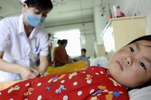 香港「回歸」20周年 毒疫苗受害家長赴港遭阻