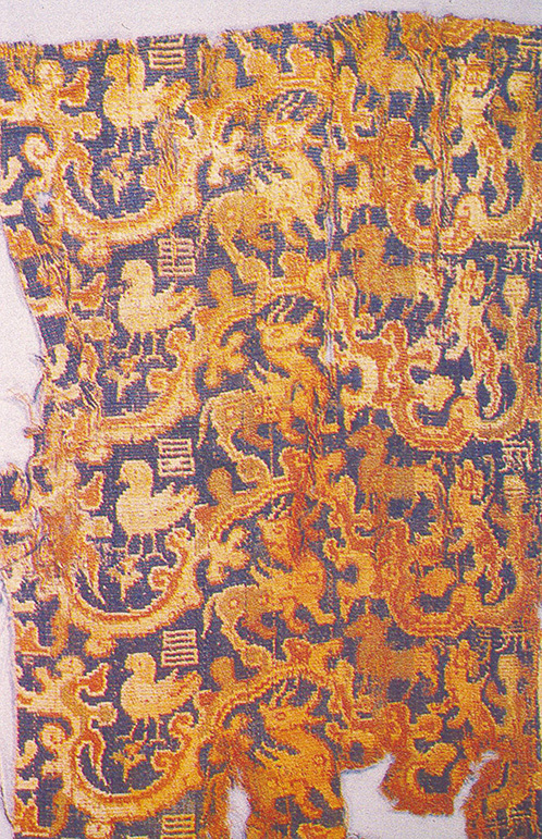 樓蘭出土的絲綢碎片上可清楚見到「昌」字圖樣。（維基百科）