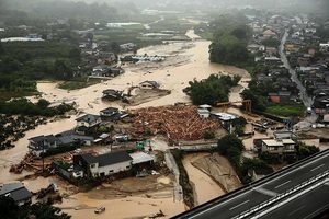 日本九州創紀錄豪雨 2人死40萬人避難