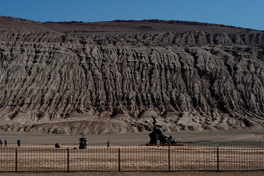 圖為新疆吐魯番火焰山一景。（MARK RALSTON/AFP/Getty Images）