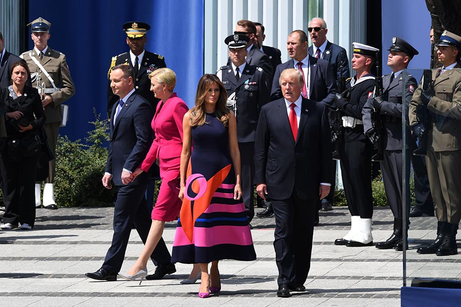7月6日特朗普和梅拉尼婭抵達華沙。（JANEK SKARZYNSKI/AFP/Getty Images）