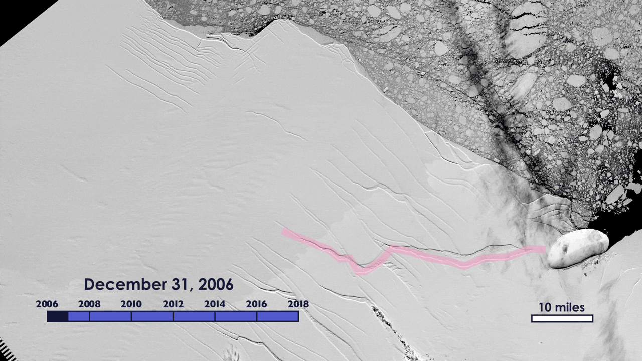 圖為南極半島的拉森C冰架裂縫從2006至2017年間的發展圖。（NASA）