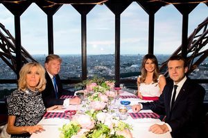特朗普夫婦參加法國慶 馬克龍用美食美景迎賓