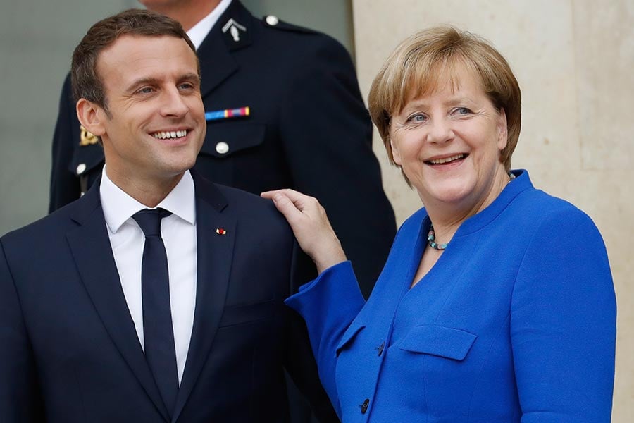 2017年7月13日，德國和法國在巴黎愛麗舍宮進行首腦和部長會面。（PATRICK KOVARIK/AFP/Getty Images）