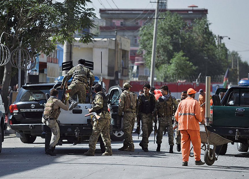 喀布爾政府人員遭自殺炸彈攻擊 至少35死