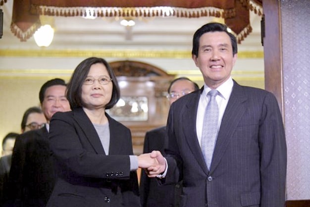 總統馬英九（前右）與總統當選人蔡英文（前左）「雙英會」30日在台北賓館舉行。（大紀元）