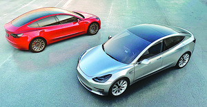 特斯拉低價電動車Model 3開售 傳統汽車企業奮起直追