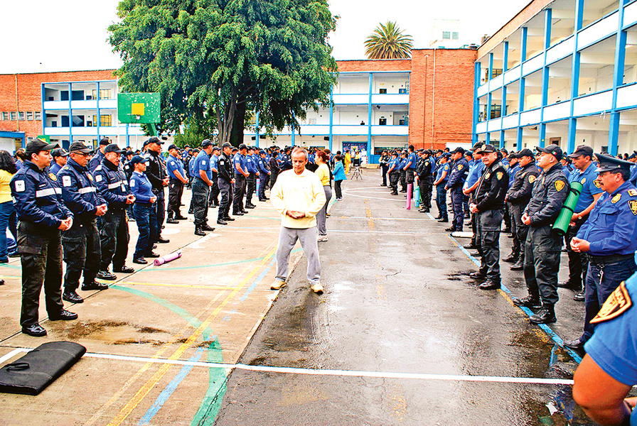數百墨西哥警察學煉法輪功
