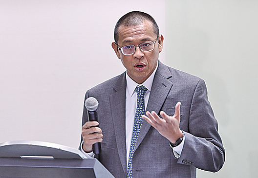 東方海外賣盤給中遠 董立新否認受政治壓力