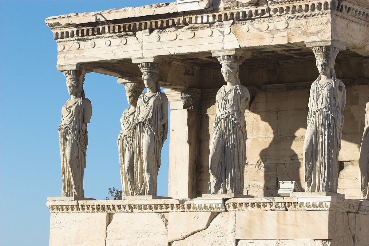雅典厄瑞克忒翁神廟的少女雕像廊柱（Porch of Maidens）。（維基百科）