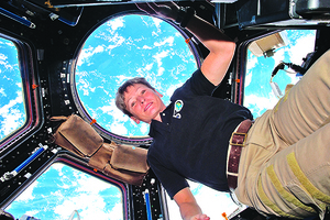女太空人重返地球 置身太空665天破記錄