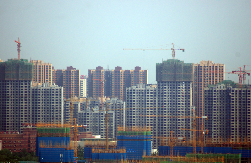 大陸房貸收緊消費貸款卻激增，上海房中稱，能搞定100萬首付。圖為山東濟南樓市。（大紀元資料室）