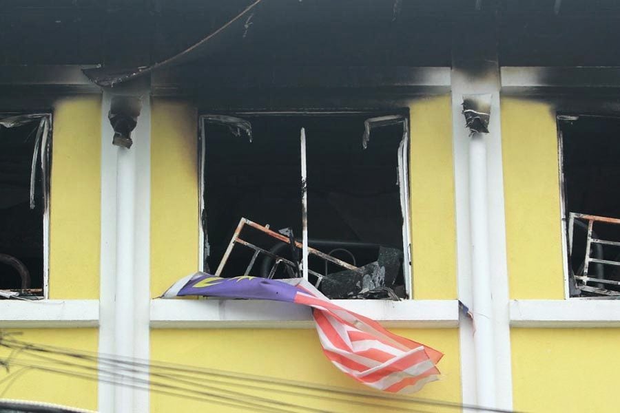 馬來西亞學校大火24死 柵欄擋路學生成焦屍