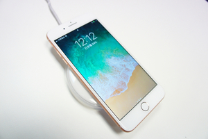 iPhone 8全台首爆 充電時手機外殼突爆裂