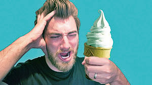 吃冰淇淋太快導致大腦冷凍