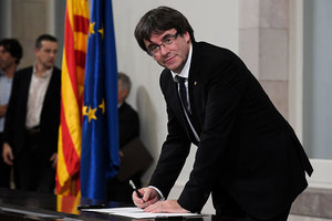 加泰羅尼亞領袖簽署獨立文件 效力不明