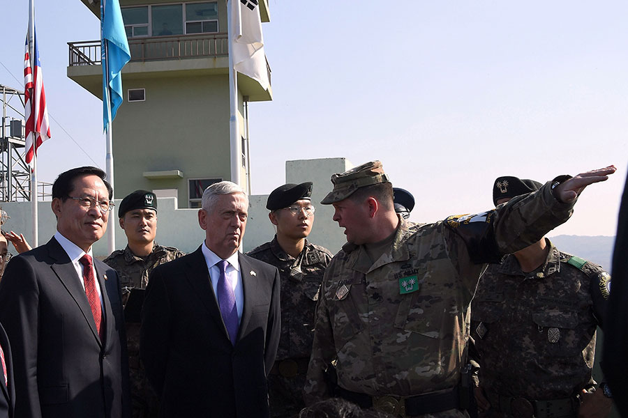 美國國防部部長馬蒂斯2017年10月27日造訪朝鮮半島位在韓朝邊境的非軍事區及板門店。（Jung Yeon-Je-Pool/Getty Images）