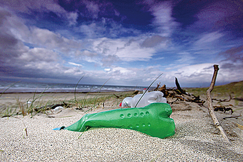 塑料危害海洋 人類必須採取措施