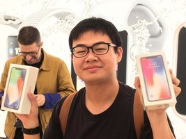 iPhone X今日開賣 台果粉提前四天排隊