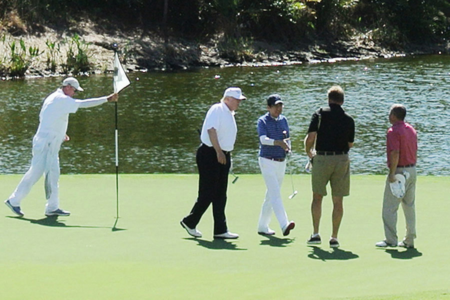 特朗普訪日 安倍為何安排一起打高爾夫球