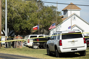 美德州教堂爆重大槍殺案 逾26人死