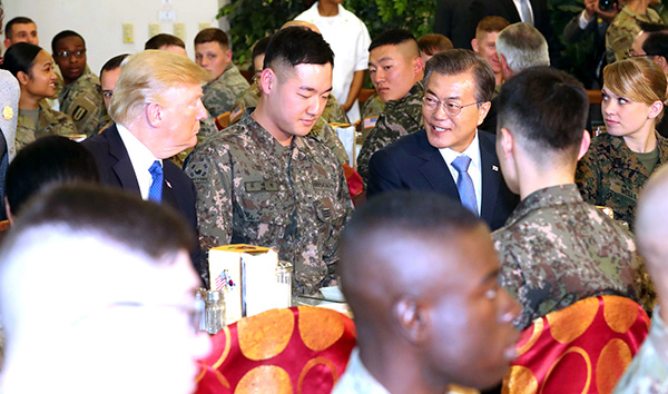 獲最高禮遇 兩國總統與官兵午餐
