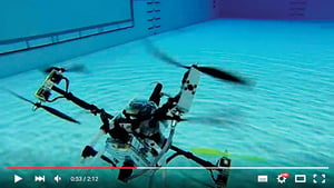 新式無人機能在天空飛 也能在水中游