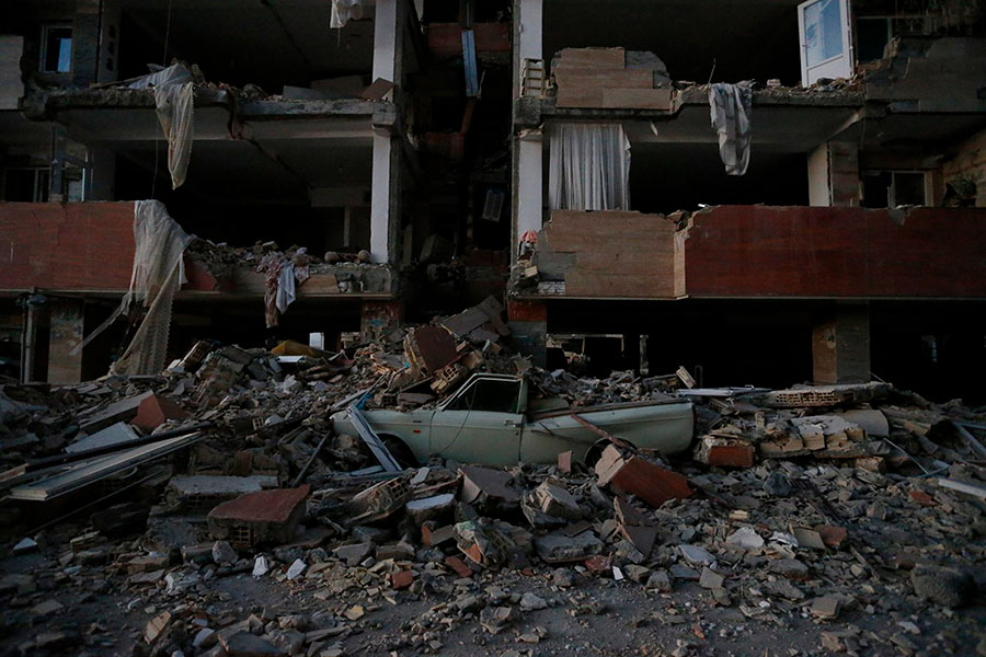 圖為伊朗克爾曼沙赫省的災情。（POURIA PAKIZEH/AFP/Getty Images）