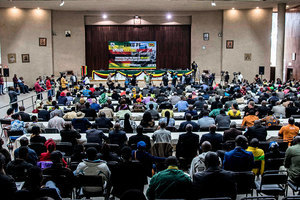 津巴布韋執政黨解除穆加貝黨內領導人職務