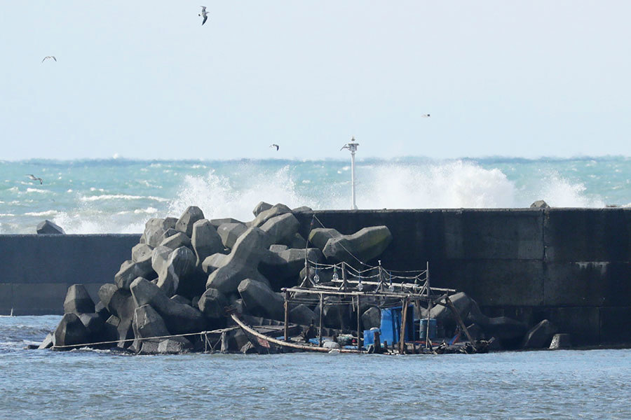 漁船載八北韓男子被衝上日本北部海岸