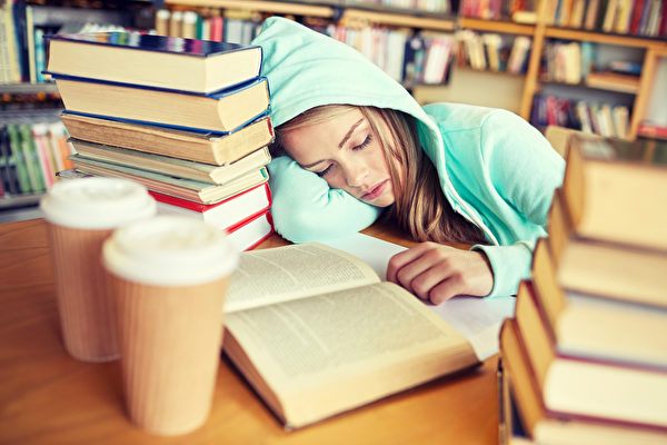 中學生睡不夠危害多 睡眠專家們籲8點半開課
