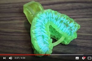 3D列印牙刷 上下咬合6秒即可清理牙齒