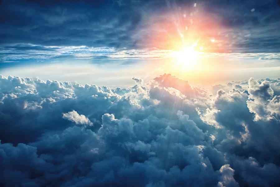 趣味英語短語 Every cloud has a silver lining  黑暗中總有一線光明