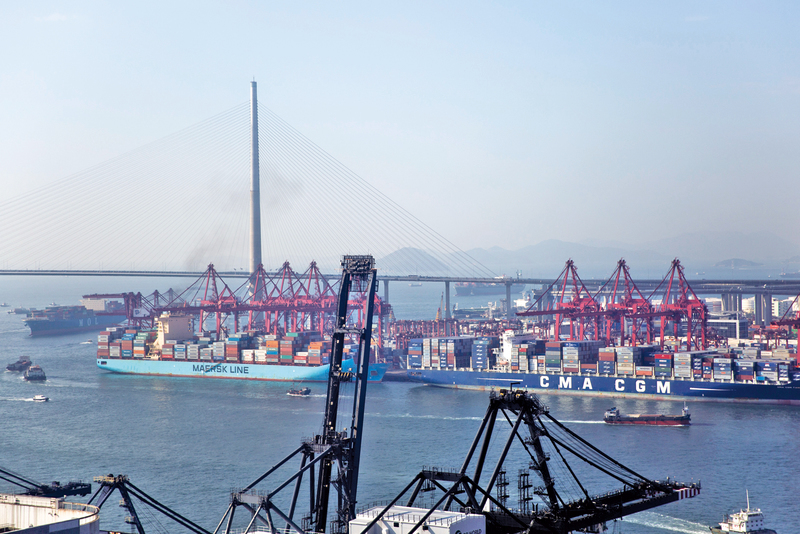 政府統計處公佈，3月份本港整體出口、進口貨值按年跌7%、5.8%。圖為香港葵涌貨櫃碼頭地區。（大紀元資料圖片）