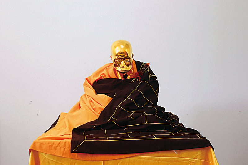 福建泉州的高僧坐缸3年半肉身不腐，被塑成金身。（大紀元資料室）