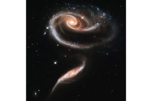 兩星系交互作用 形成太空中的玫瑰花