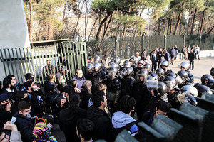 伊朗示威者喊獨裁者去死 特朗普：高壓政權必倒