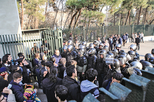 伊朗反獨裁活動進入第三天