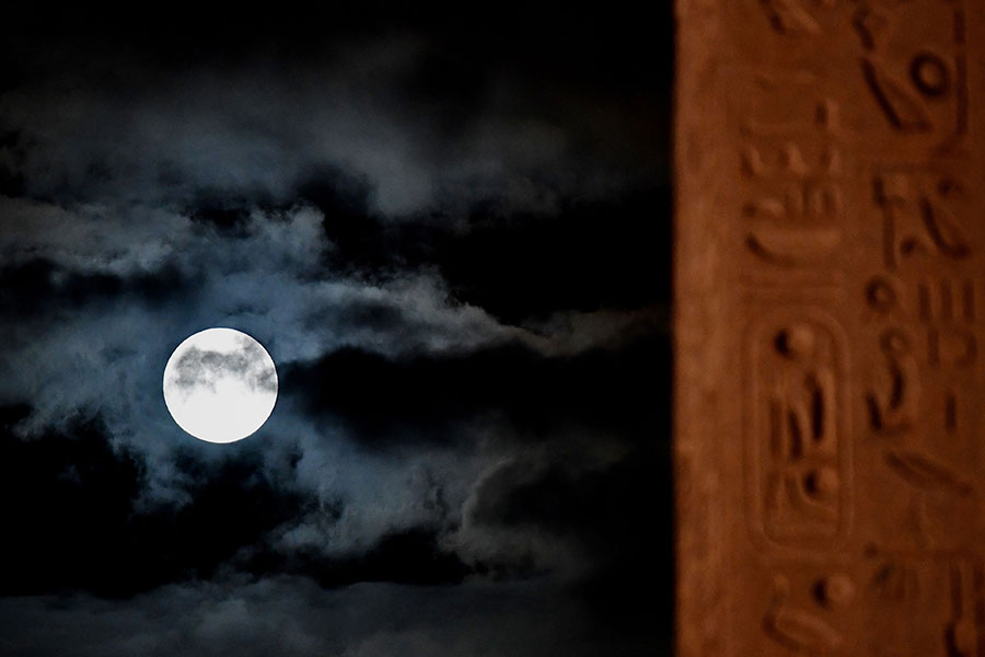 羅馬的超級月亮。（ALBERTO PIZZOLI/AFP/Getty Images）