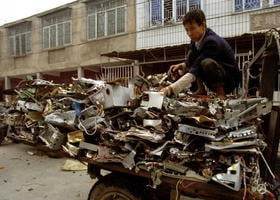 中國停止進口「洋垃圾」 內幕震驚國人