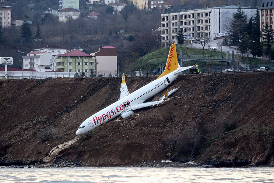 168人命懸一線 土耳其客機滑落崖邊險墜海